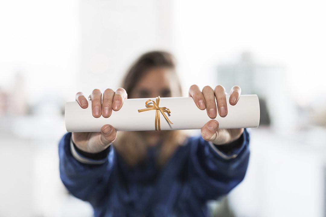 Como montar certificado de participação para eventos científicos?